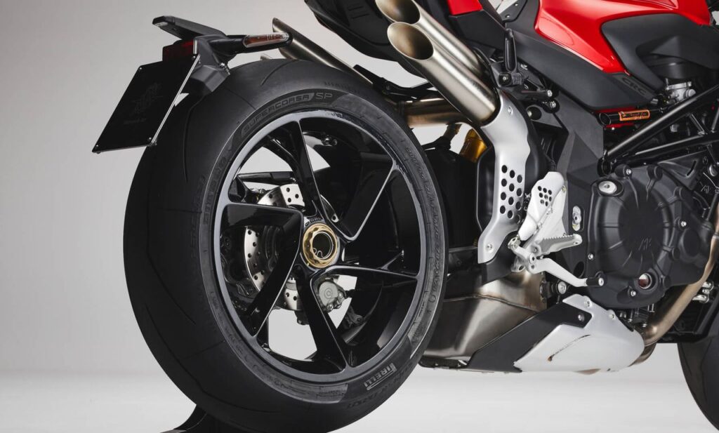 mv-agusta-brutale-1000-rs-pneumatici-posteriori